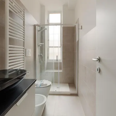 Guesthost - Bright With Balcony In Milão