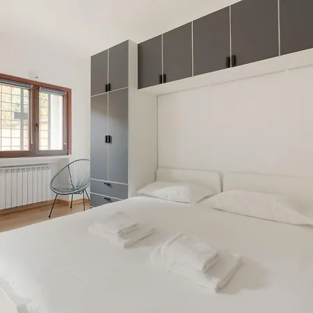 Guesthost - Bright With Balcony In Appartamento *