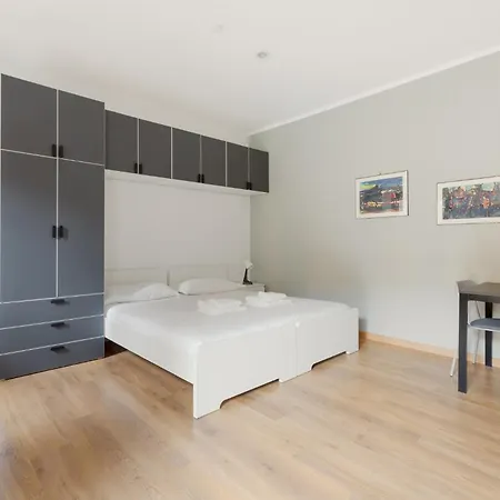 Guesthost - Bright With Balcony In Appartamento Milano