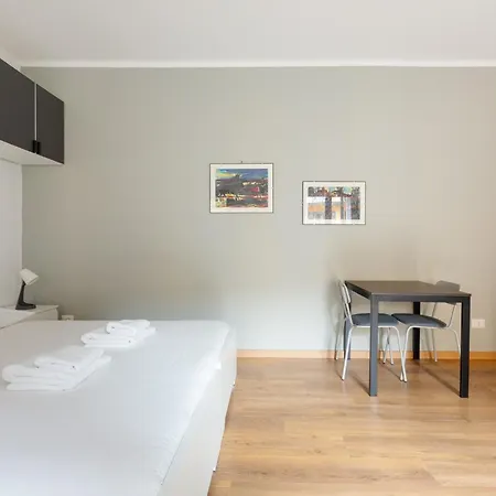 Guesthost - Bright With Balcony In Appartamento *