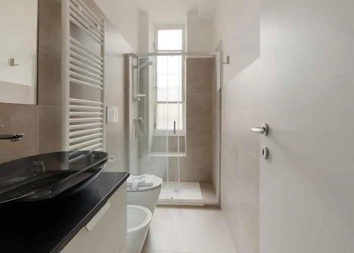 Guesthost - Bright With Balcony In Milano
