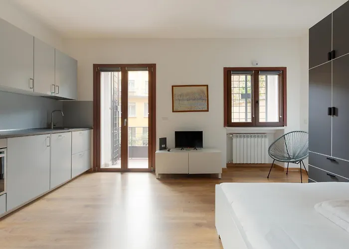 Guesthost - Bright With Balcony In Appartamento