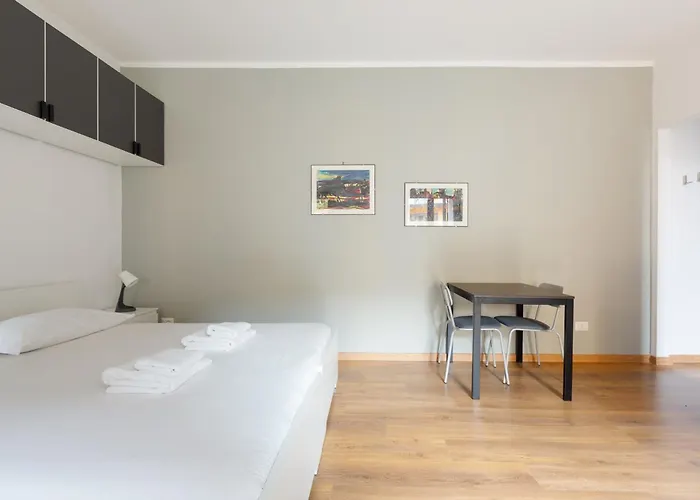 Guesthost - Bright With Balcony In Apartmán *